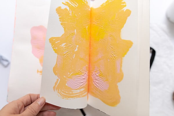 How to Create Acrylic Backgrounds in Your Art Journal. Easy Ideas for  Beginners - Artful Haven