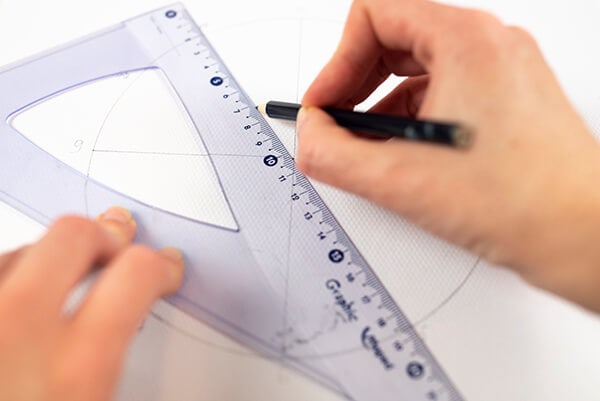 hand drawing a color wheel