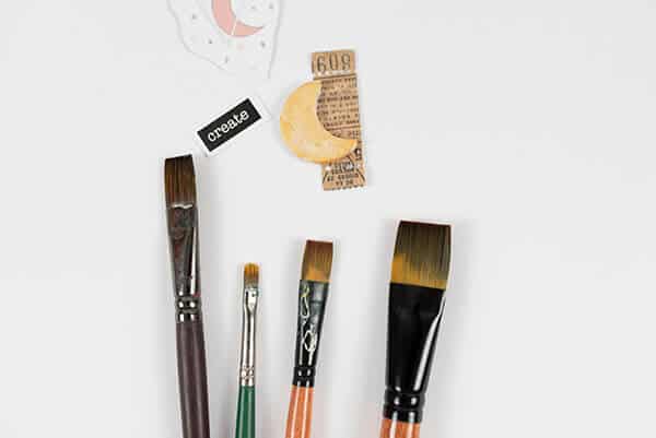 flat acrylic brushes