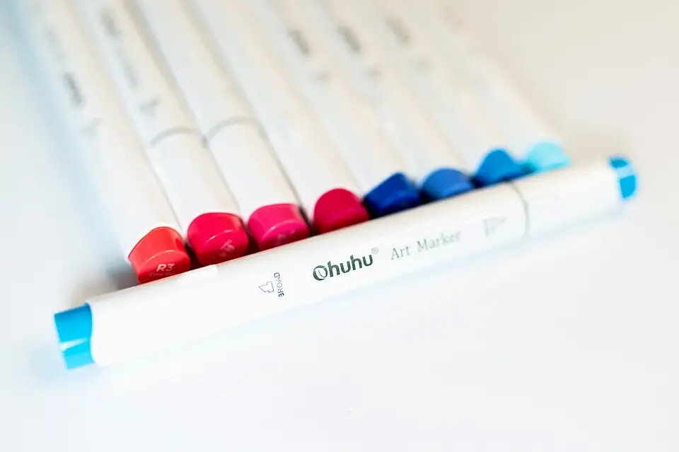 ohuhu markers on the table
